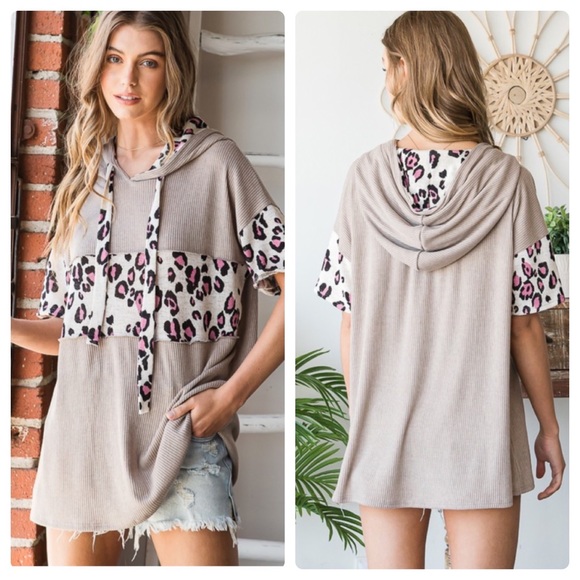 A Girl Thing Tops - 104 $20 start❤️ Pretty hooded animal print hoodie top